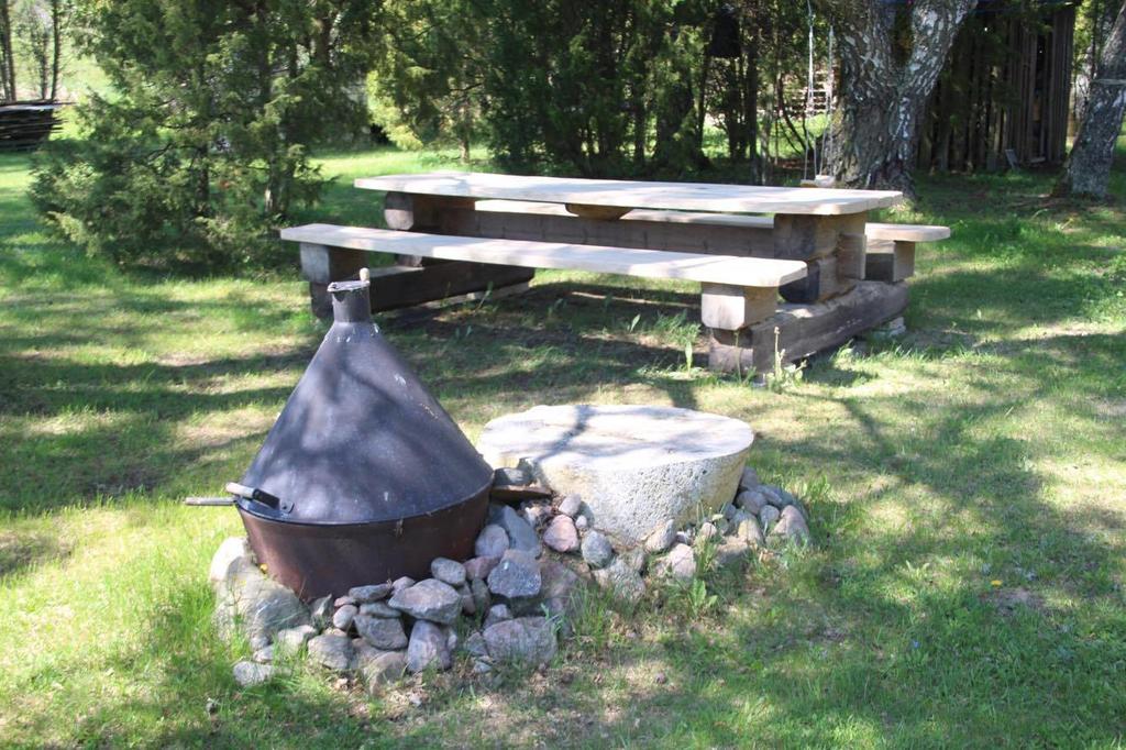 Ala-Laugu Holiday Home Leisi Extérieur photo